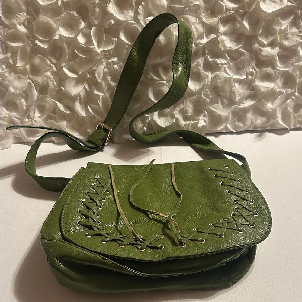 Elegant Olive Crossbody Bag with Lace Detailing - Picture 2 of 6
